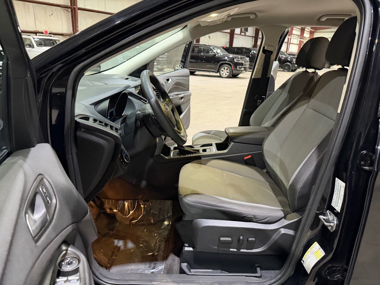 Used 2017 Ford Escape SE w/ Equipment Group 201A FWD image 13