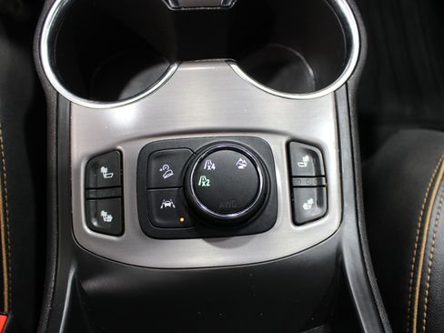Used 2024 GMC Terrain AT4 AWD/4WD image 19