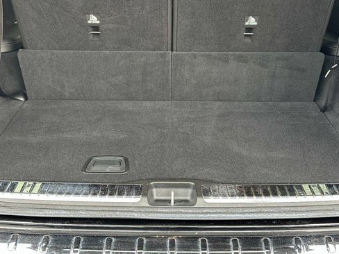 Used 2025 Mercedes-Benz GLS 580 4MATIC image 11
