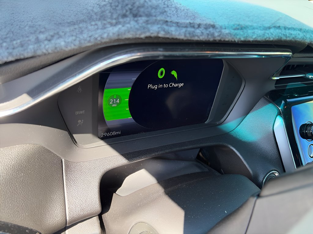 Used 2023 Chevrolet Bolt LT w/ Driver Confidence Package FWD image 4
