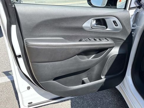 New 2026 Chrysler Pacifica Limited FWD image 28