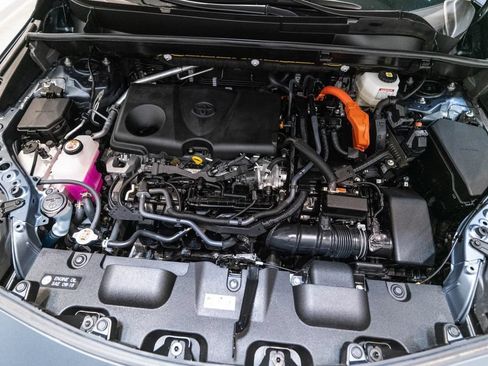 Certified 2024 Toyota Venza LE AWD/4WD image 33