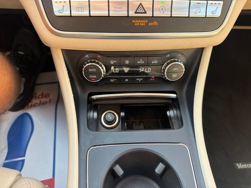 Used 2019 Mercedes-Benz GLA 250 4MATIC image 33