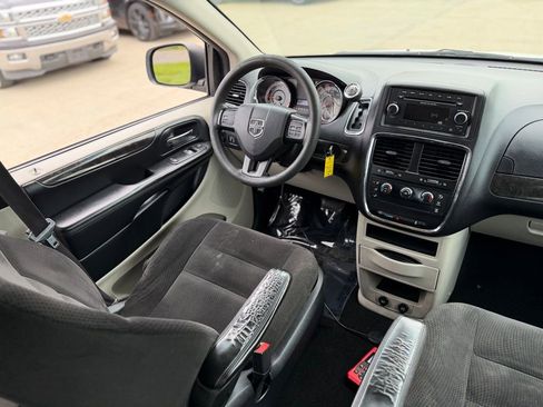 Used 2016 Dodge Grand Caravan American Value Package FWD image 15