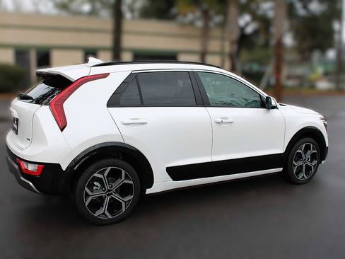 New 2025 Kia Niro EX image 5