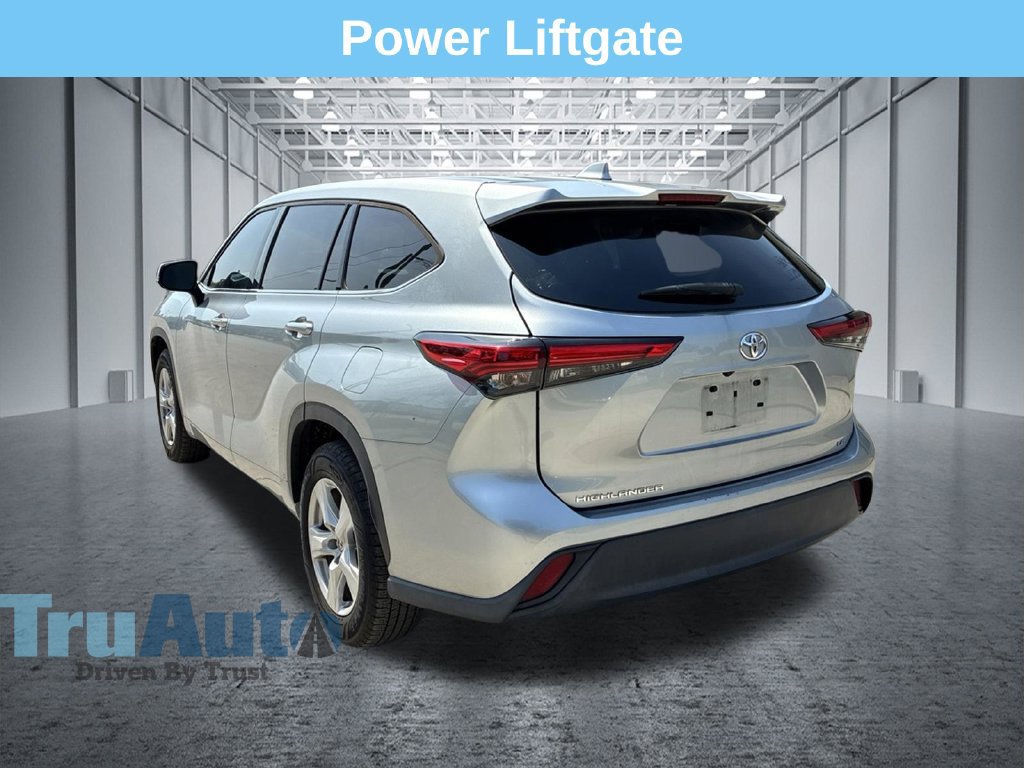 Used 2021 Toyota Highlander LE FWD image 5