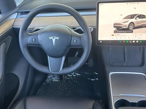 Used 2023 Tesla Model Y Long Range AWD/4WD image 14