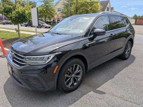 Used 2022 Volkswagen Tiguan SE AWD/4WD image 9