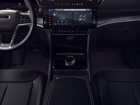 New 2026 Jeep Grand Cherokee Altitude image 5