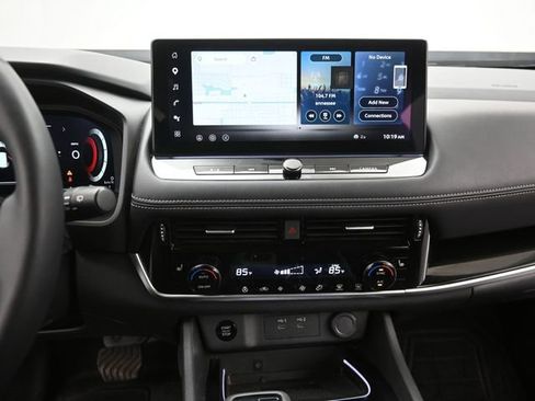 Used 2025 Nissan Rogue SL image 11