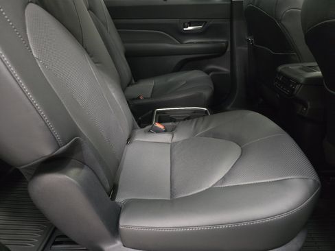 New 2026 Toyota Grand Highlander Platinum image 22
