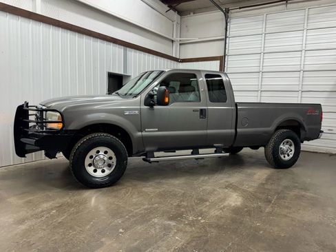 Used 2005 Ford F250 Lariat image 3