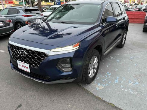 Used 2020 Hyundai Santa Fe SE image 2