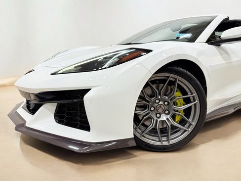 Used 2023 Chevrolet Corvette Z06 image 2