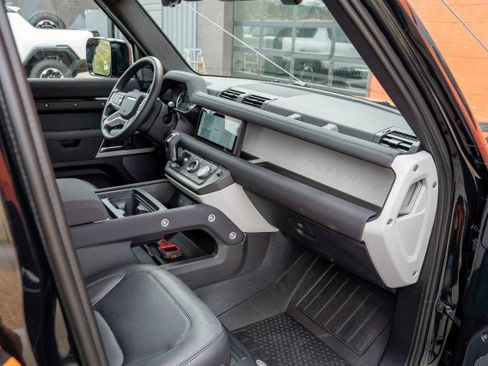 Used 2023 Land Rover Defender 110 S image 95