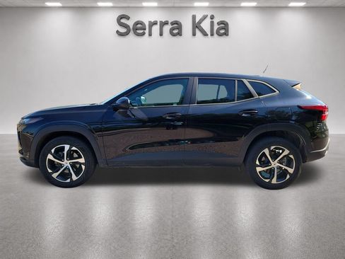 Used 2025 Chevrolet Trax RS w/ Sunroof Package FWD image 2