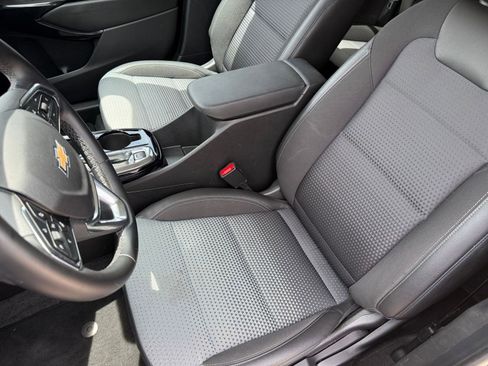 Used 2025 Chevrolet Trax LT w/ LT Convenience Package FWD image 36