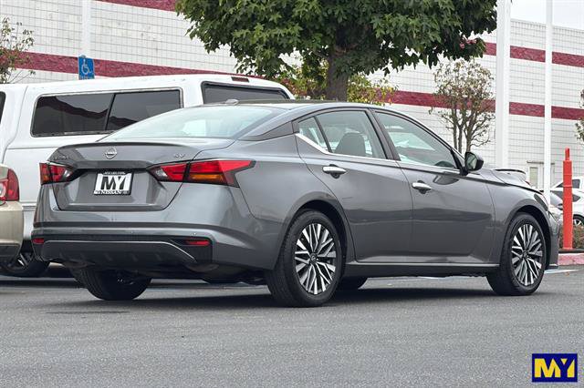 Used 2024 Nissan Altima 2.5 SV FWD image 4