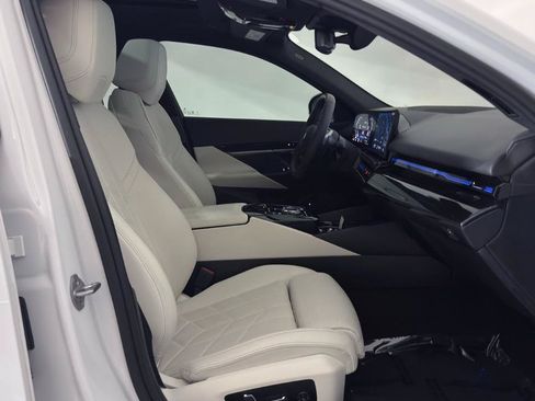 Used 2024 BMW 530i xDrive w/ Executive Package AWD/4WD image 25