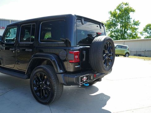 Used 2022 Jeep Wrangler Unlimited Sahara w/ Cold Weather Group image 20