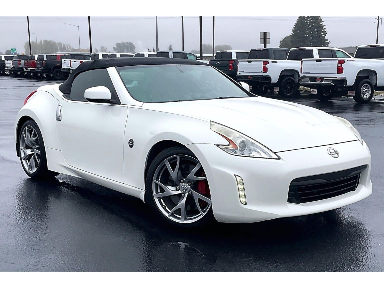 Used 2014 Nissan 370Z Touring w/ Sport Package RWD image 2