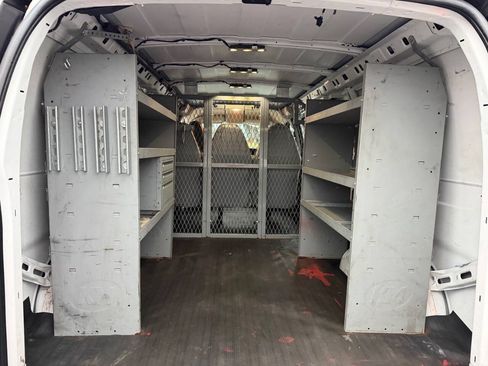 Used 2017 Chevrolet Express 2500 Extended RWD image 16
