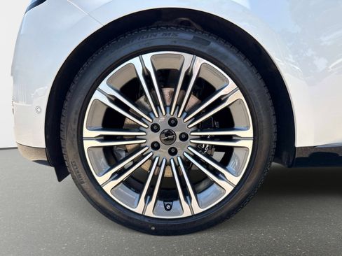 New 2026 Land Rover Range Rover Long Wheelbase SE AWD/4WD image 10