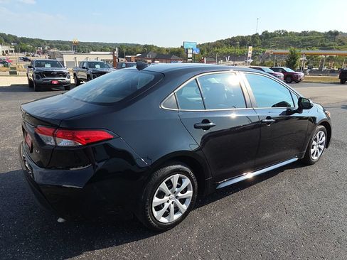 Used 2025 Toyota Corolla LE FWD image 8