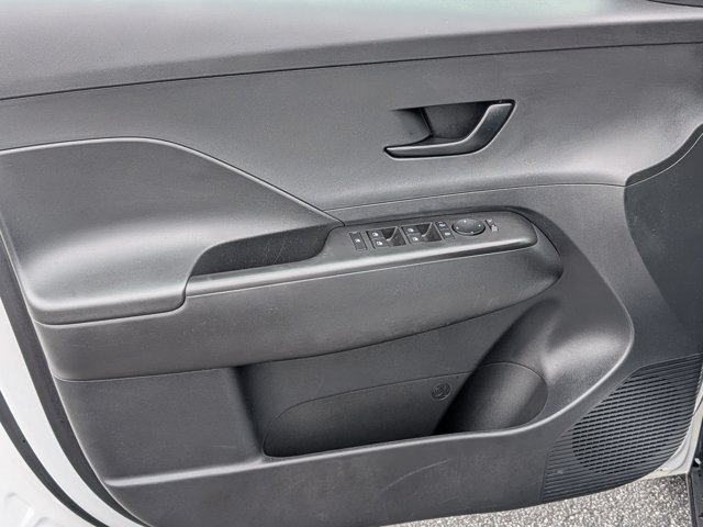 Used 2025 Hyundai Kona SE FWD image 10