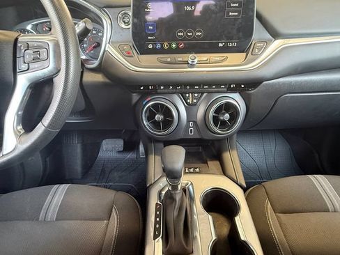 Used 2024 Chevrolet Blazer LT w/ Convenience Package FWD image 3