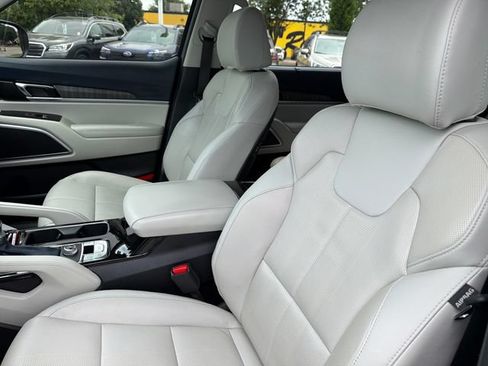 Certified 2024 Kia Telluride EX w/ EX Captain's Chair Package FWD image 20