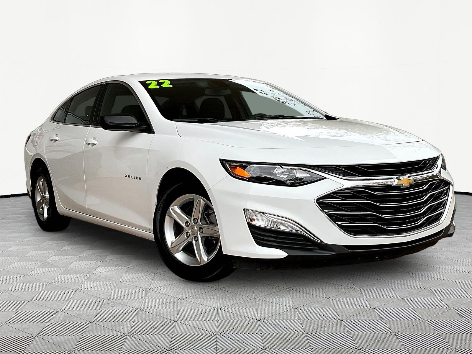 Used 2022 Chevrolet Malibu LS w/ LPO, Convenience Package 1 FWD image 3