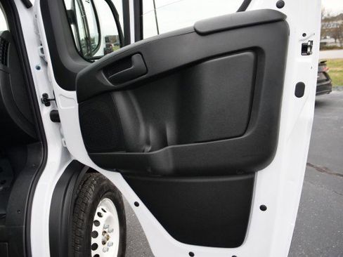 Used 2025 RAM ProMaster 2500 w/ Storage Group image 29