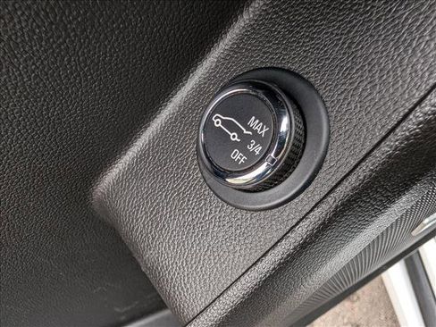 Used 2023 Chevrolet Traverse Premier image 33