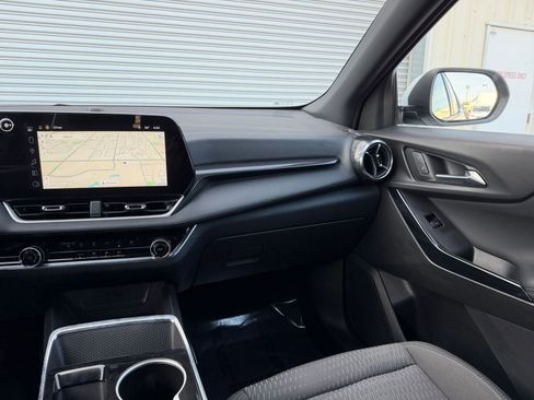 Used 2025 Chevrolet Equinox LT image 36