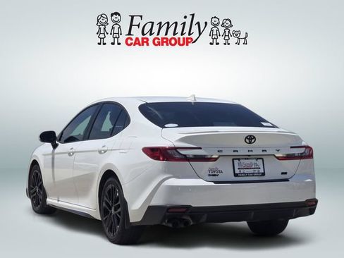Used 2025 Toyota Camry SE w/ Convenience Package FWD image 3