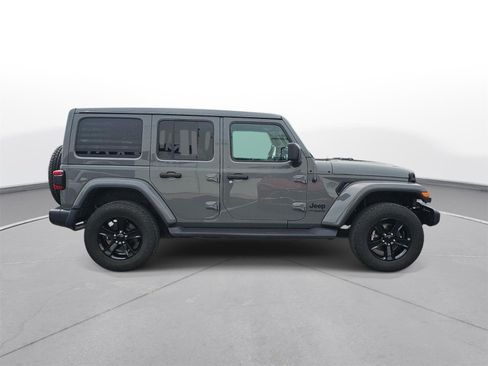 Used 2022 Jeep Wrangler Unlimited Sahara AWD/4WD image 4