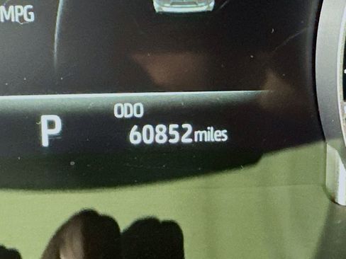 Used 2024 Toyota Highlander LE image 34