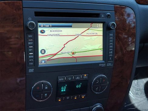 Used 2013 Chevrolet Avalanche LTZ image 19