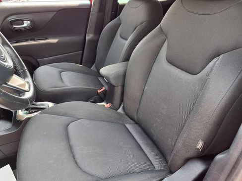 Used 2016 Jeep Renegade Latitude AWD/4WD image 3