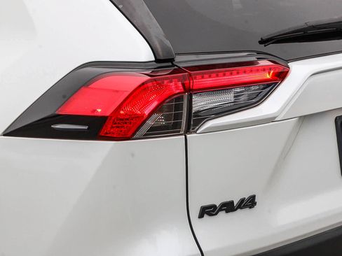 Used 2023 Toyota RAV4 XLE Premium FWD image 9