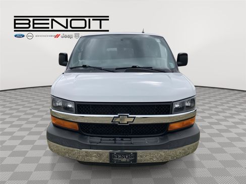 Used 2015 Chevrolet Express 3500 LT w/ LT Preferred Equipment Group image 2