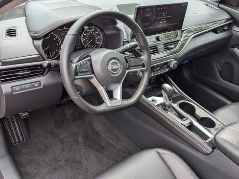 Used 2025 Nissan Altima 2.5 SR w/ SR Premium Package FWD image 10