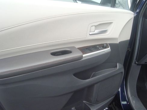 Used 2024 Toyota Sienna XLE image 9