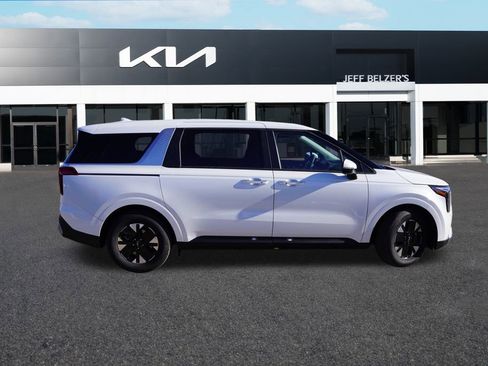 New 2026 Kia Carnival LXS image 2