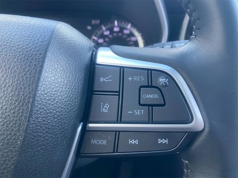 Used 2023 Toyota Highlander XLE image 25