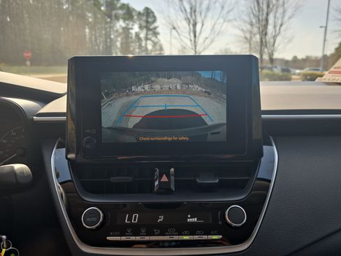 Used 2025 Toyota Corolla LE image 20