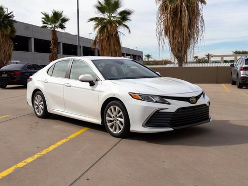 Used 2024 Toyota Camry LE w/ Convenience Package FWD image 1