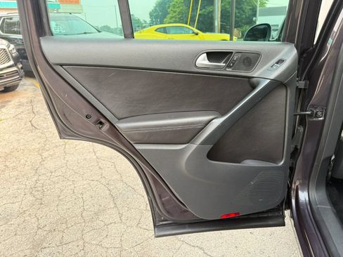 Used 2016 Volkswagen Tiguan SE AWD/4WD image 11
