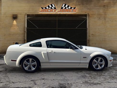 Used 2007 Ford Mustang GT RWD image 11